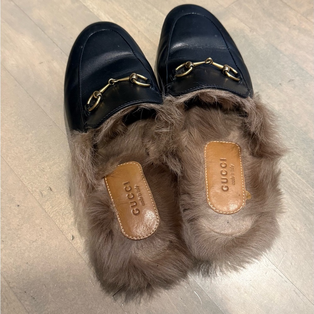 Gucci Black Leather Mules with Fur Trim - Picture 2 of 4